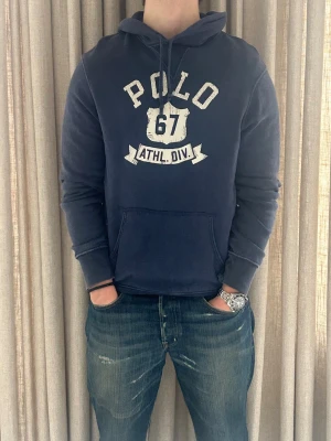 Blå Ralph lauren hoddie | M - Ralph lauren hoodie | Fint skick utan defekter | Om du har frågor tveka då inte på att höra av dig ⚜️|