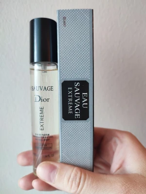 Dior Sauvage Extreme - Dior Sauvage Extreme Perfume. 33ml bottle. ~1-2 ml missing. A great winter/fall fragrance.