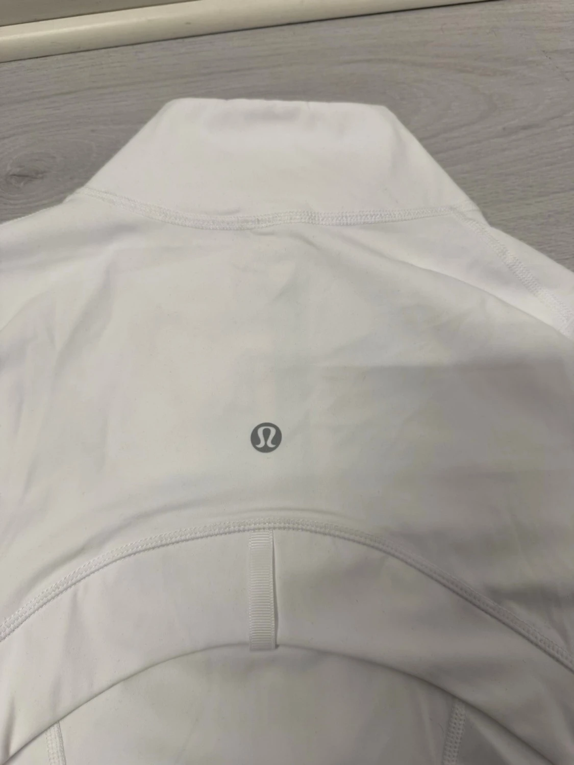 Vit zip-kofta från Lululemon - 4