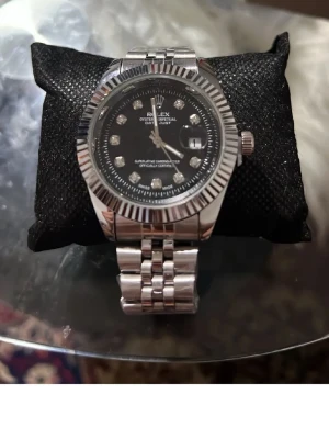 R Klocka - Helt ny för bra pris