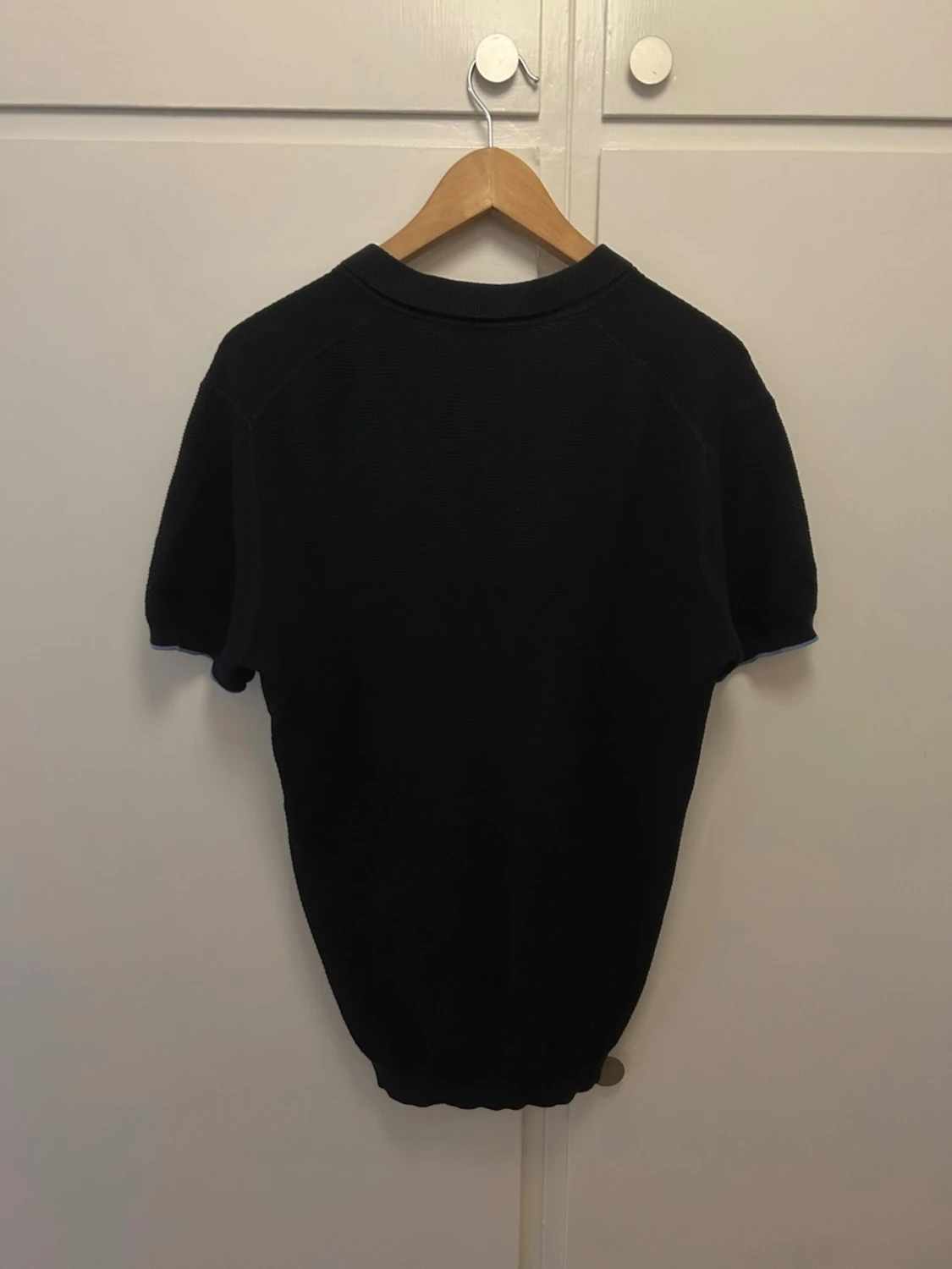 Mörkblå stickad piké  - 1