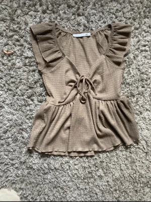 Söt topp - Jättefin. Inga defekter! Skulle bli jätteglad om du kolla min profil, säljer massa fint💕😊