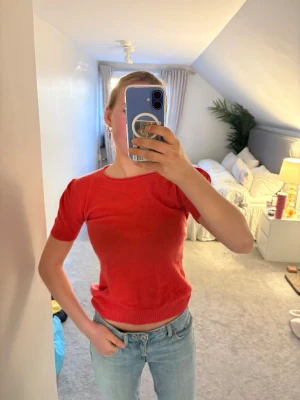 Kashmir t shirt  - Jätte snygg färgglad Kashmir t shirt. Den är i bra skick och snygg för i sommar🥰