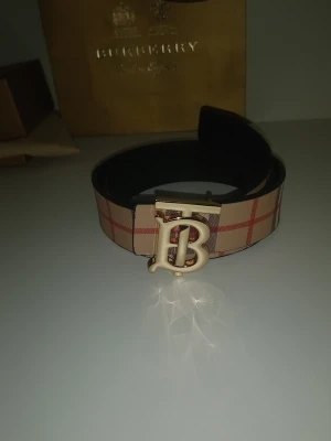 Burberry bälte - En snygg berburry bälte. Den är helt ny har aldrig använt den✅️passar alla outfit typ💯✅️