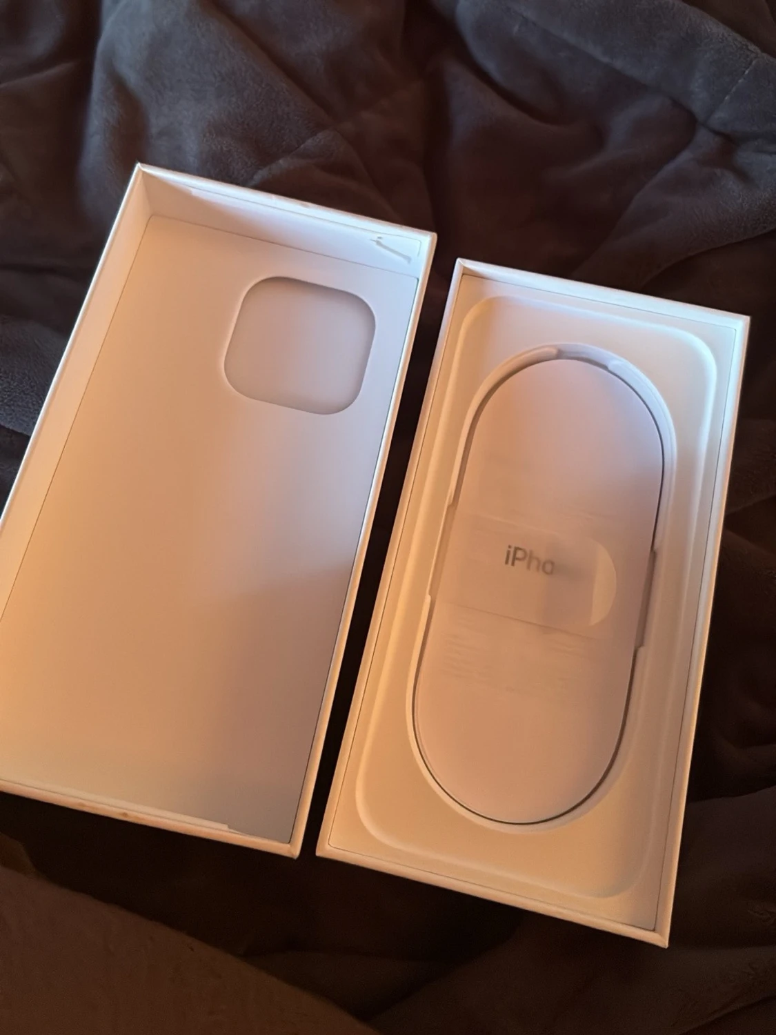 iPhone 16 pro box - 1