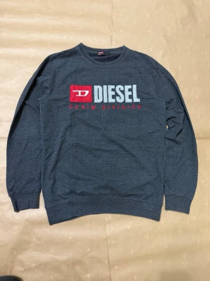 Diesel Tröja - Helt ny har aldrig tidigare använts. Storlek M