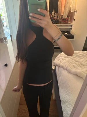 Fest topp zara - Snygg svart halterneck topp i storlek S jätte snygg och passar till allt