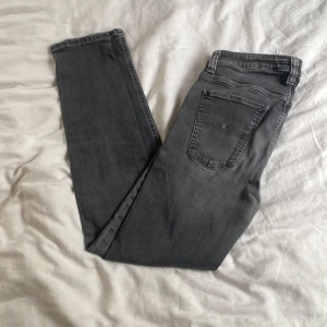 Nudie jeans 30/30 - Säljer nu dessa sjukt snygga Nudie jeans, inga defekter. Pris kan diskuteras vid snabb affär.