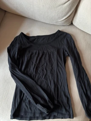 Tröja - Vet inte vilket märke eller storlek finns ingen lapp i. Gissar på xs