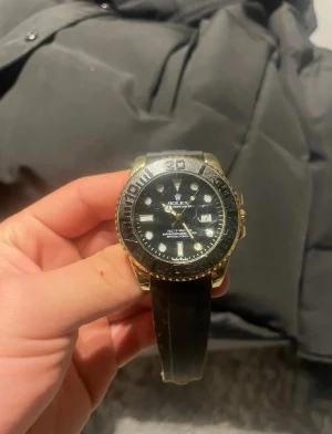 Guld klocka - Snygg Guld klocka kommer med Box.