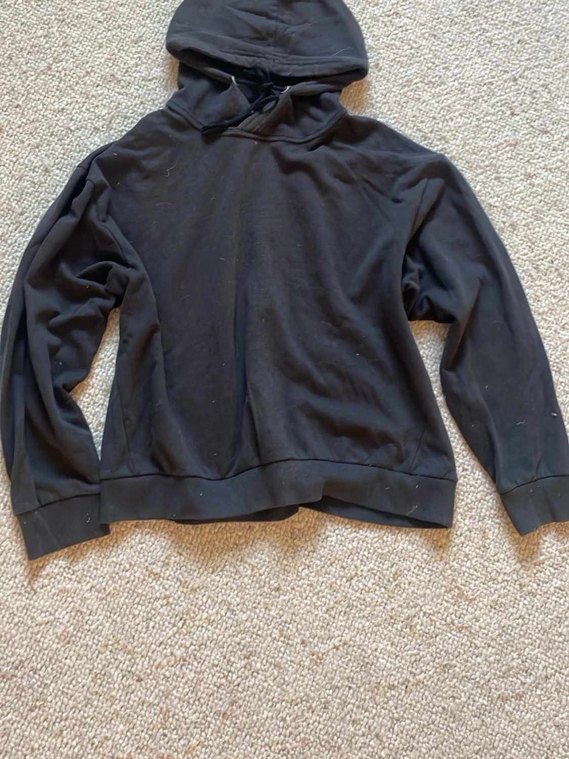 Svart hoodie med huva