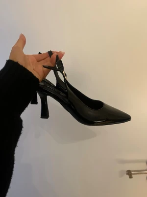 Svarta klackskor - Endast testade. Köpta från dinsko 