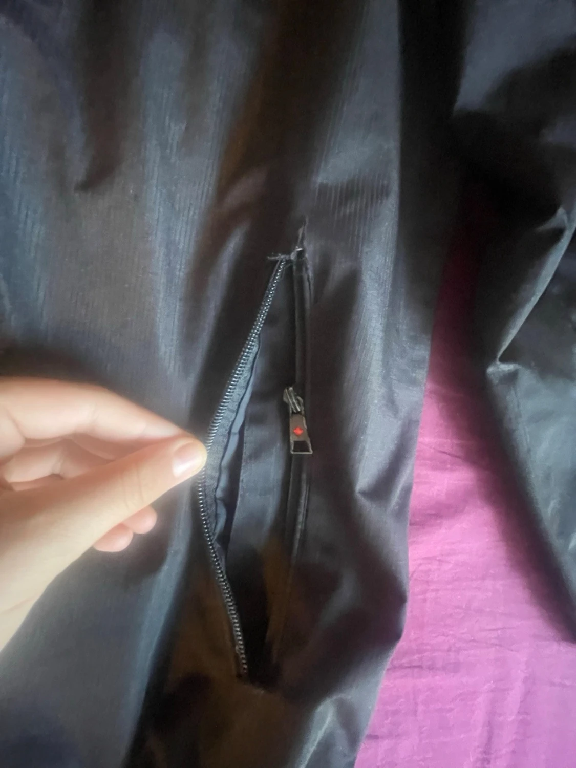 Svart vindjacka med reflexdetaljer - 2