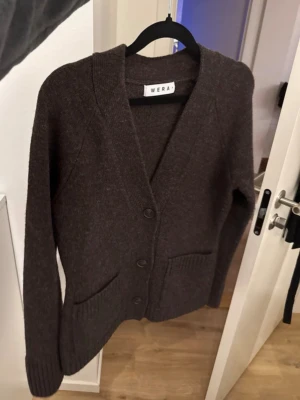 Wera kofta  - Storlek S. Jättefint skick. 100% ull🤍ger sån fin siluett!!