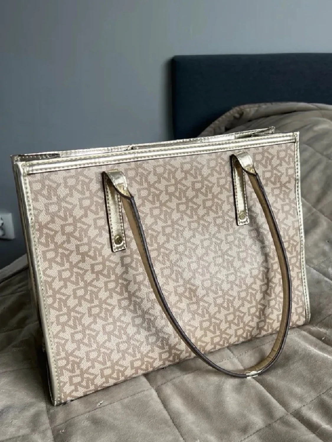 Beige vintage handväska från DKNY - 1