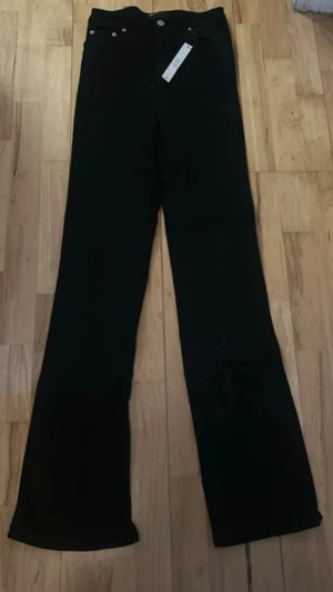 ASOS Tall Jeans  - Oanvända asos tall jeans från Asos, det är slits där nere. Storlek W28 L36