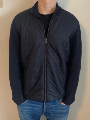 Massimo dutti hybrid carsigan - Fint skick, inga defekter | modellen är 185 cm lång och väger ca 78 kg