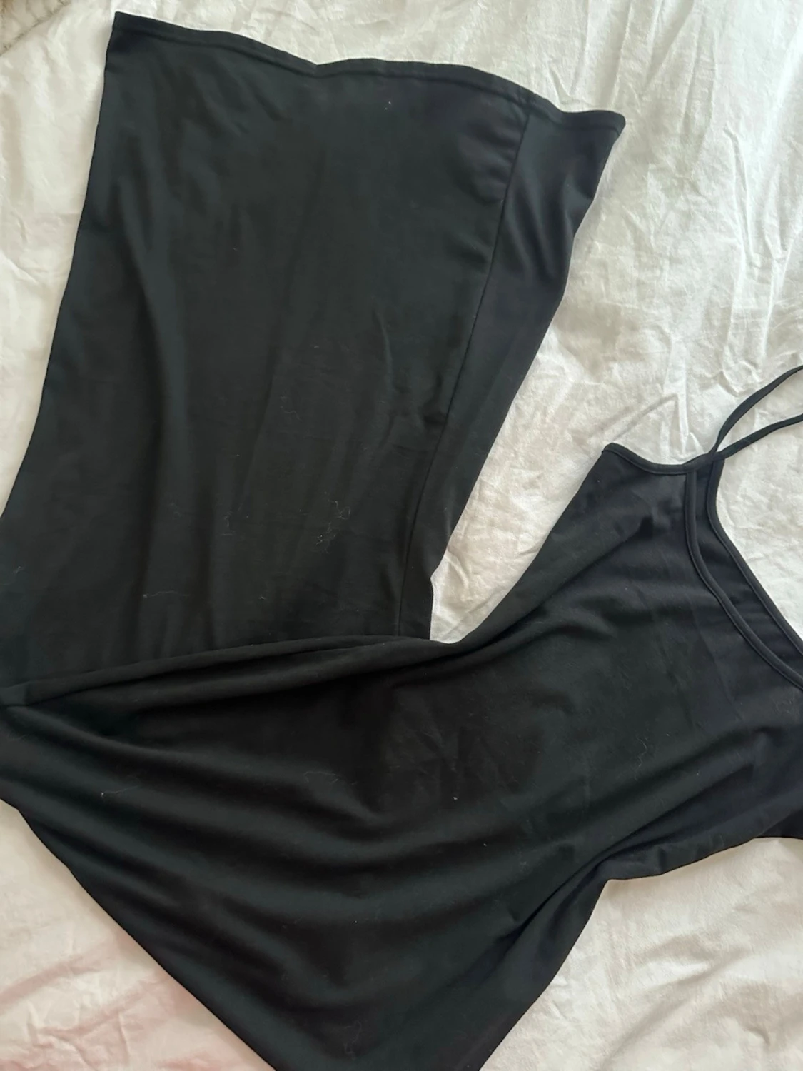 Svart långklänning med tunna band - 2