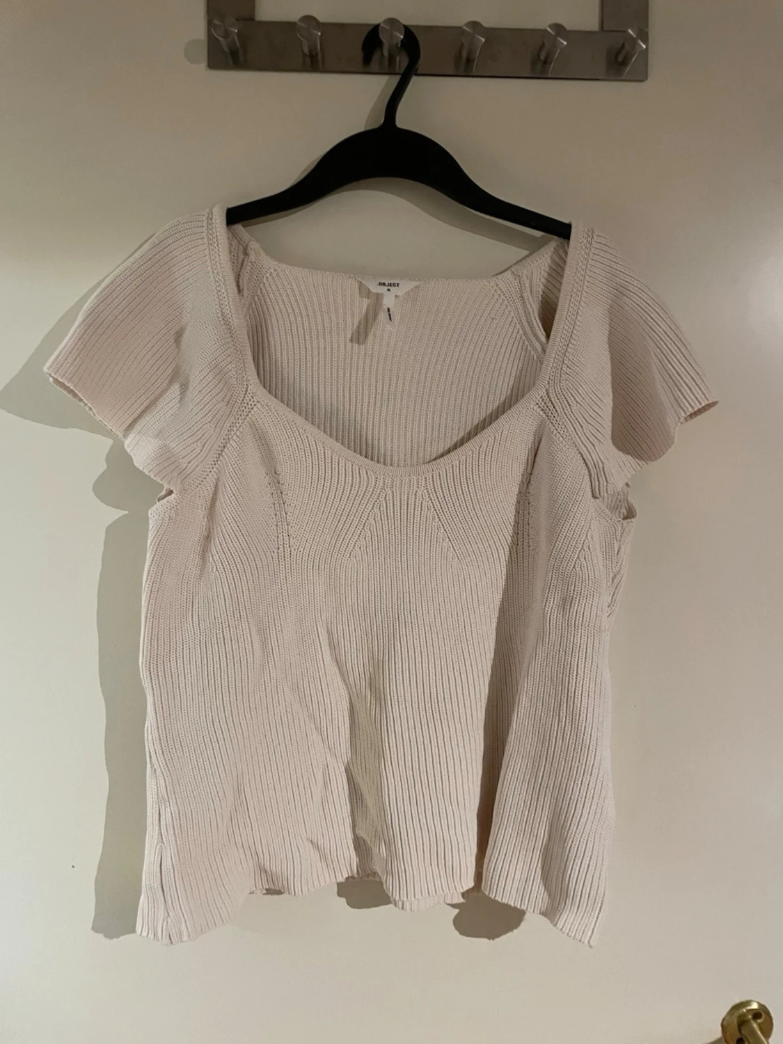 Ljusbeige ribbad topp från Object