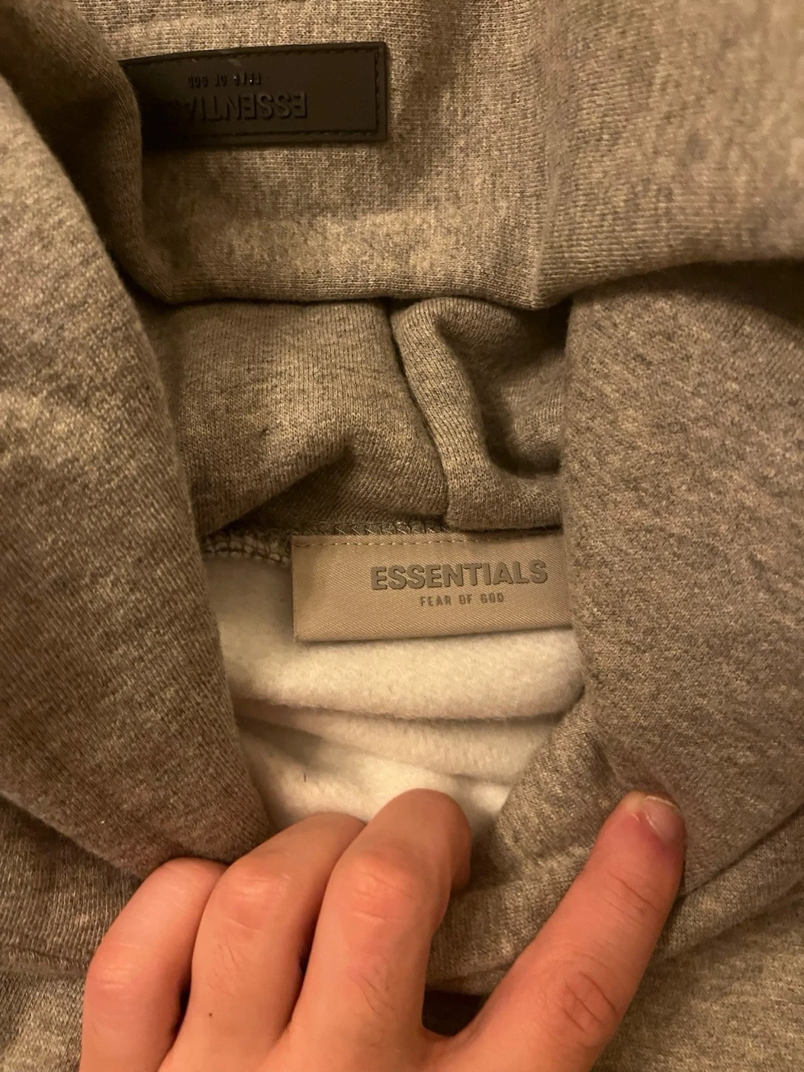 Grå hoodie från Essentials Fear of God - 4
