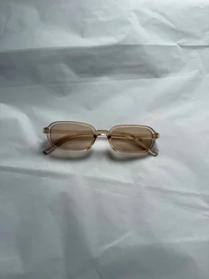 Solglasögon - Helt nya har aldrig kommit till användning.