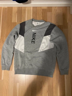 Nike tröjä - Size S