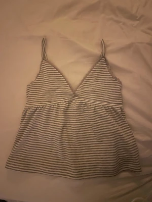 Randig linne från subdued - Köpte denna top från subdued för ett år sen men har inte kommit till användning. Sitter fint och har inget slitage.