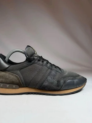 Valentino Rockrunners  - Säljer nu dessa feta Valentino Rockrunners i mycket bra skick. Skriv för fler bilder/frågor😊