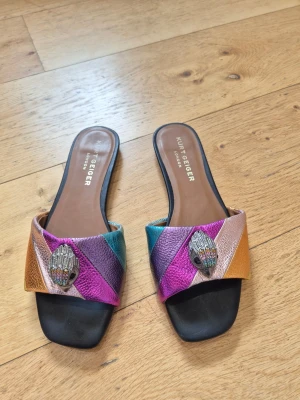 Kensington sandaler Kurt Geiger London 39 - Säljer ett par snygga sandaler - Kensington från Kurt Geiger London st 39. I mycket bra skick.