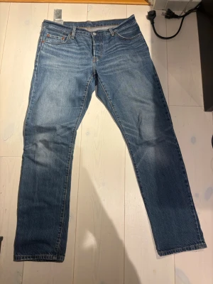 Levis jeans  - Säljer mina Levis jeans modell 501. W-32 L-32