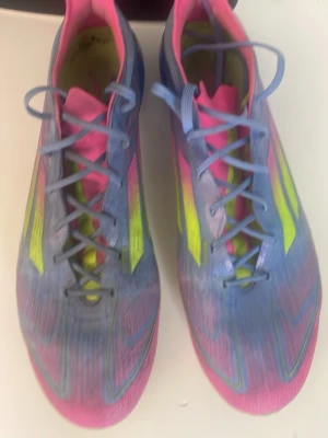 Adidas f50 elite  - Säljer ett par Adidas f50 elite använt en säsong!!
