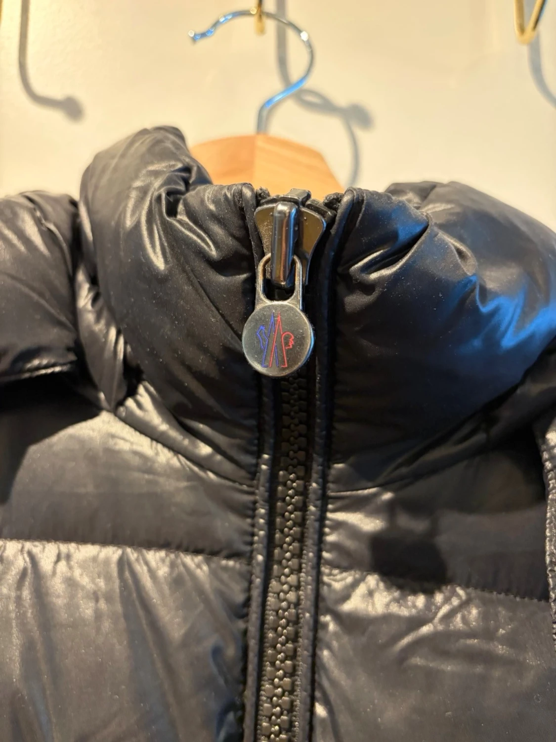 Svart pufferjacka från Moncler - 1