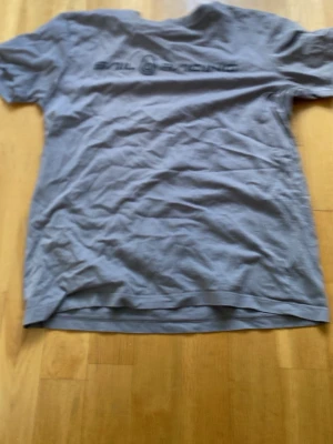Sail racing t shirt  - En fin grå t shirt som är perfekt till sommaren