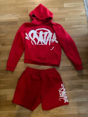 SynaWorld Set - Hej! Säljer nu mina fina Synaworld Set den tyvärr ej passar längre. Helt fel fri och fräsch, säljs Endast för 499 SEK så det är först i kvarn som gäller!