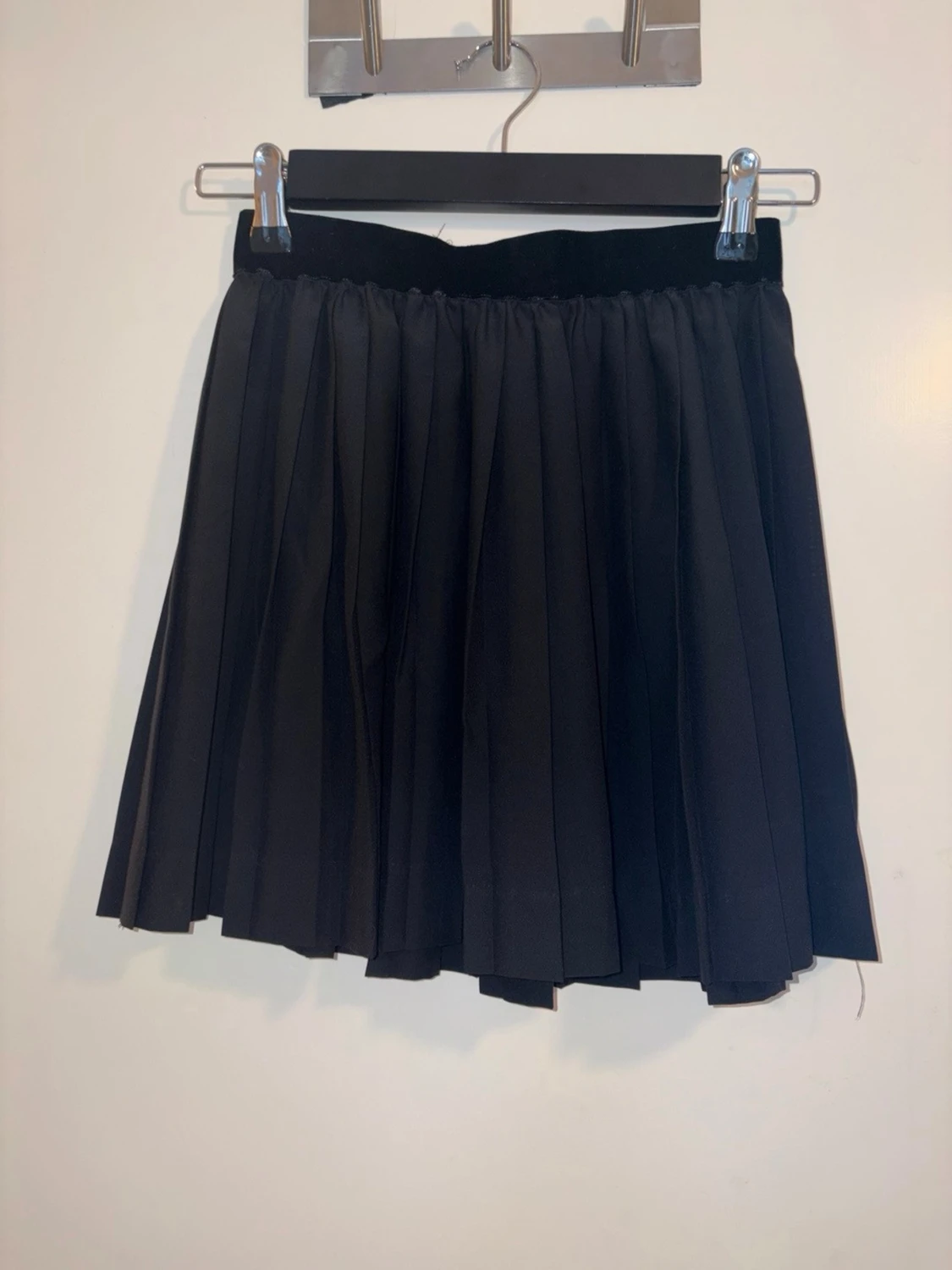 Svart plisserad kjol från H&M Divided