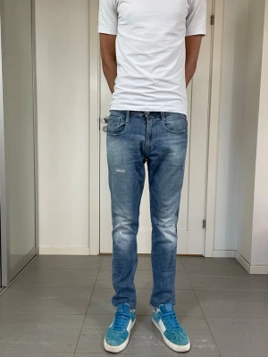 Replay Anbass Jeans  - Säljer nu dessa Replay Anbass Jeans,W31 o L32, mått: ca 40 o 101 cm. skriv för fler bilder/frågor🙌🏼