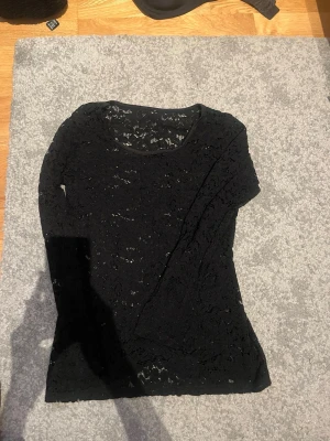 Spelstopp svart 70kr - Super snygg ”fest” topp eller en lite mer uppklädd 