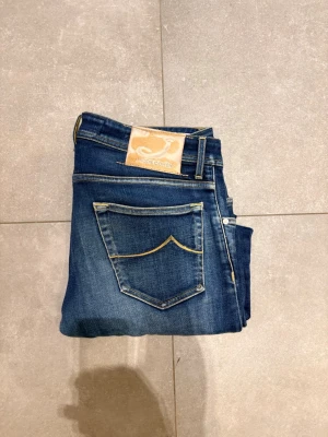 Jacob Cohen 622 - Jacob Cohen jeans, Style 622!!Trendigaste jeansen på marknaden Nypris=4000  Säljs för=799