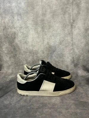 Valentino flycrews - Mycket fint skick | Size 43,5 | fraktar inom 24 timmar | för att köpa klicka ”köp nu” | vid frågor eller funderingar är det bara att skicka ett meddelande | följare får bättre rabatter🙌