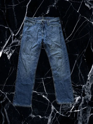 Jack & Jones Jeans [Chris] - Tja, säljer ett par sköna jeans från Jack & Jones i modellen Chris i storlek W33 L32. Hör av er om det finns några frågor 😁