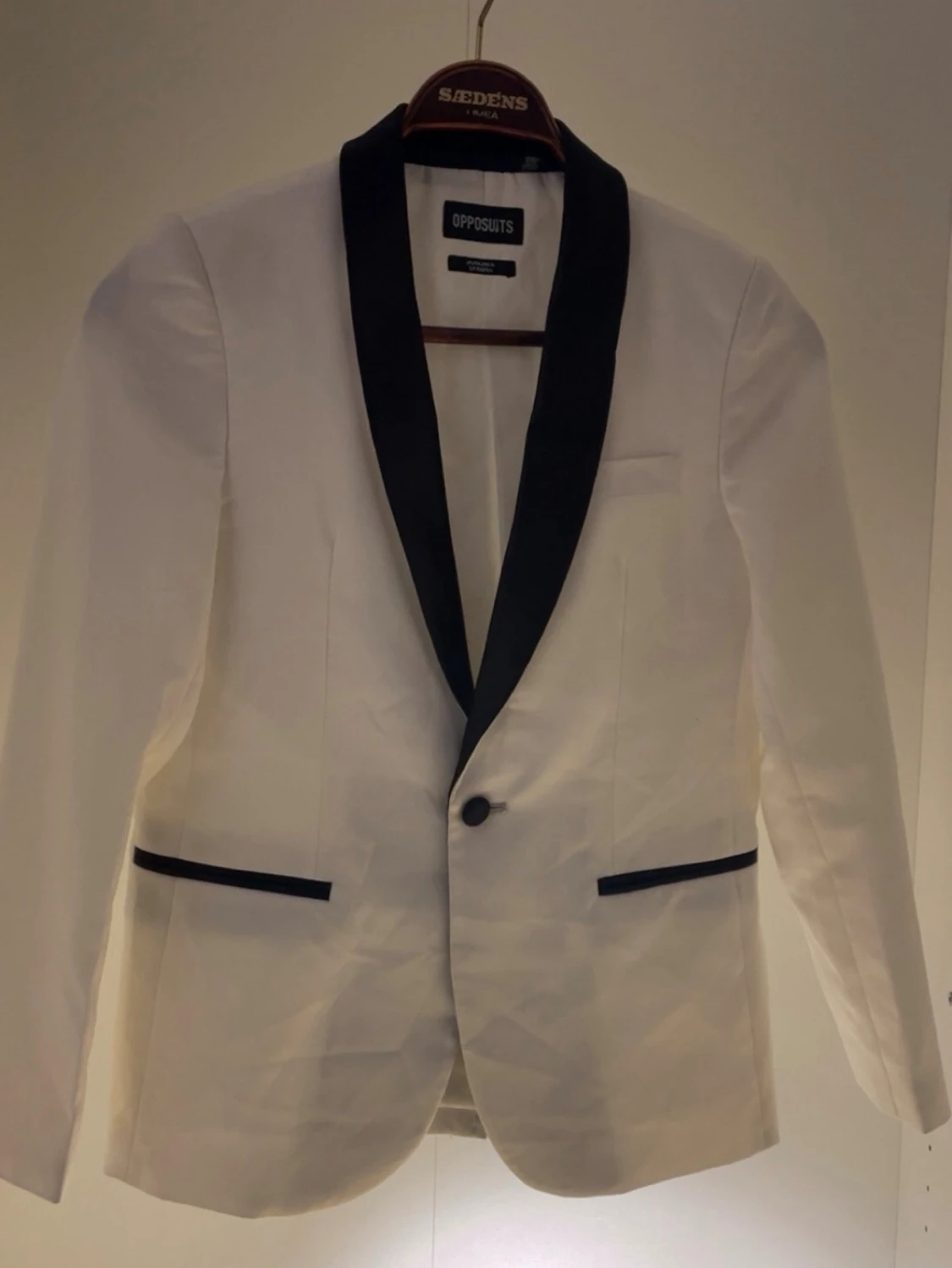 Vit kavaj med svart krage Opposuits