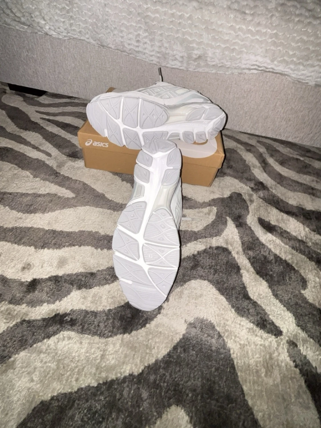 Vita ASICS sneakers med meshdetaljer - 4