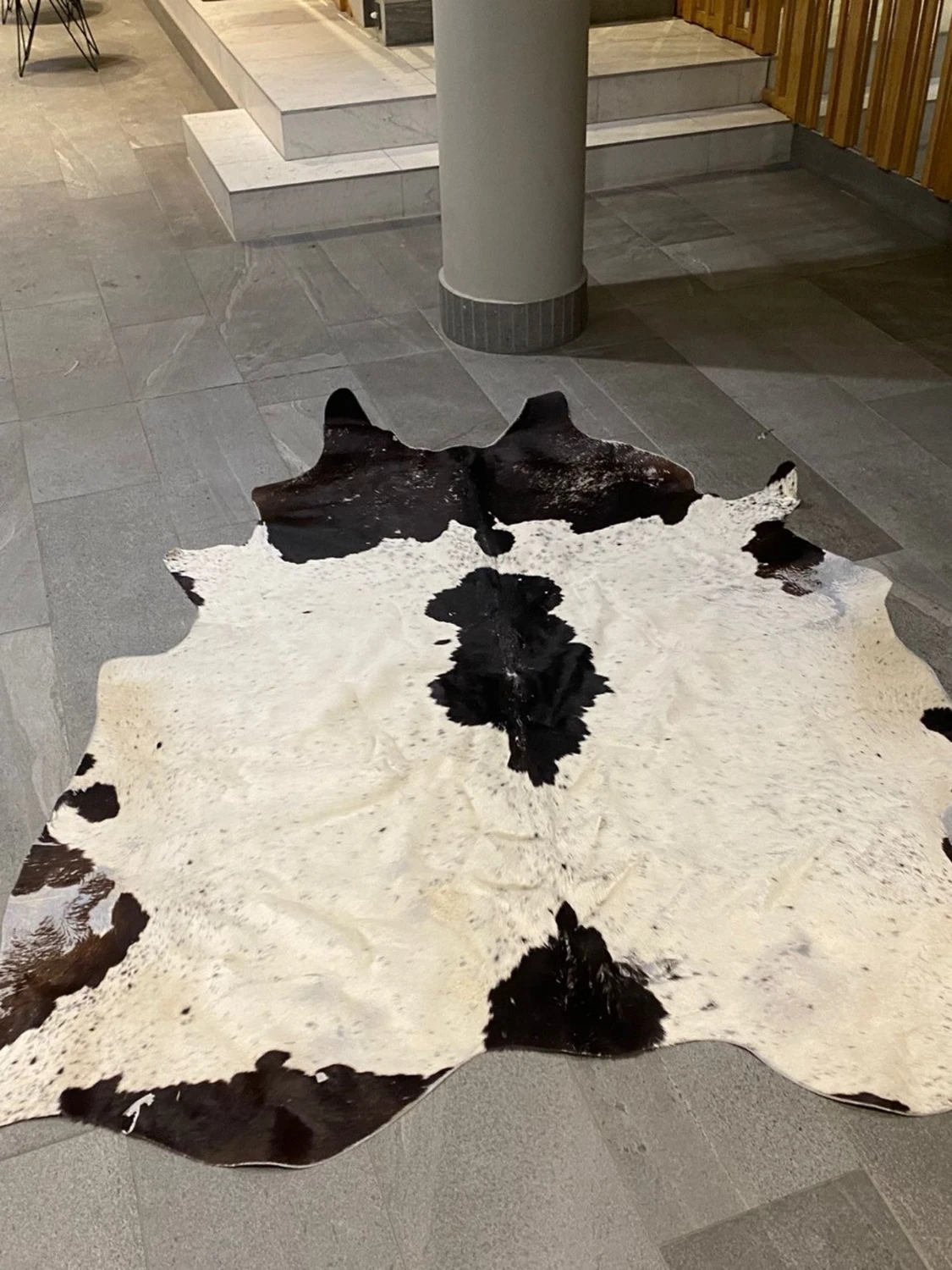 Kohudsmatta i svart och vitt stor 215x190cm