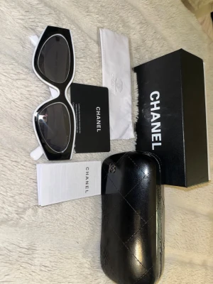 Solglasögon  - Skriv gärna om du undrar något 