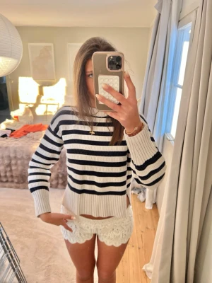 Randig tröja - Såå fin stickad tröja!😍 mörkblå ränder💕 passar M