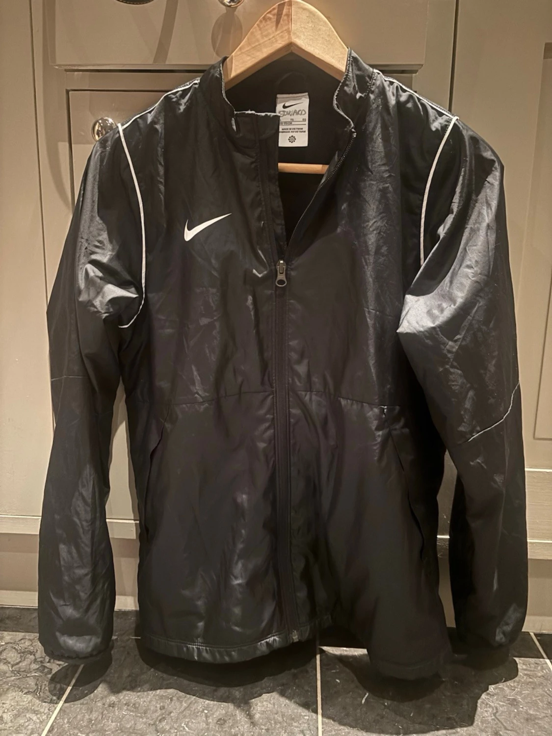 Svart Nike vindjacka XL junior 