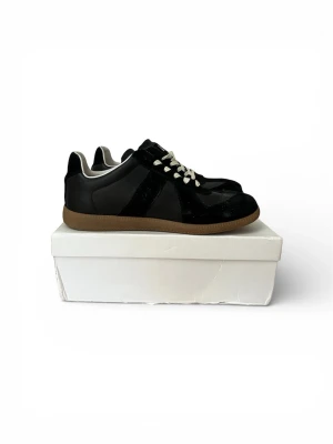 Maison margiela - Tja säljer mina maisons box medföljer som man kan se på sista bilden skriv vid frågor eller mer bilder ⭐️ skick 9/10 📦 fraktar samma dag