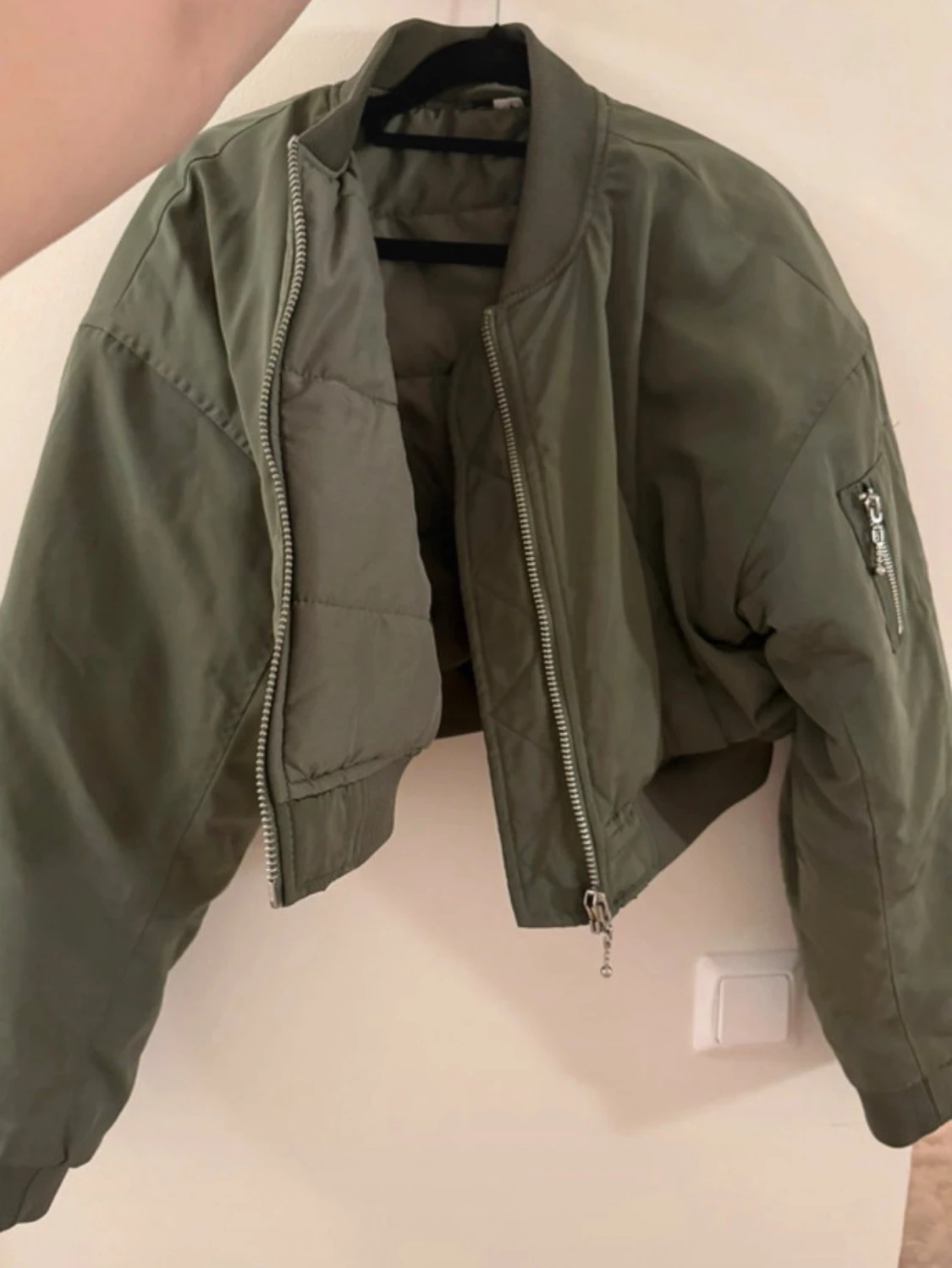 Olivgrön cropped bomberjacka