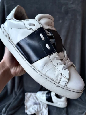 Valentino open skor - Orginalstorlek: 42, sitter lite större, fråga om innermått vid osäkerhet | ingår: dustbag 