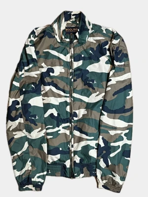 Woolrich vindjacka - Woolrich • storlek L • utan synliga defekter • hör av dig vid intresse✌️